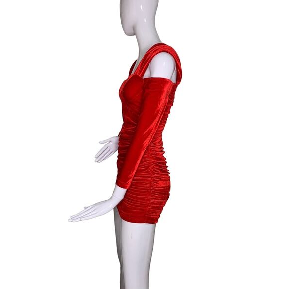 Boohoo NWT Velvet Bardot Cup Detail Mini Dress Size 4 Dark Red Cold Shou… - Picture 6 of 12